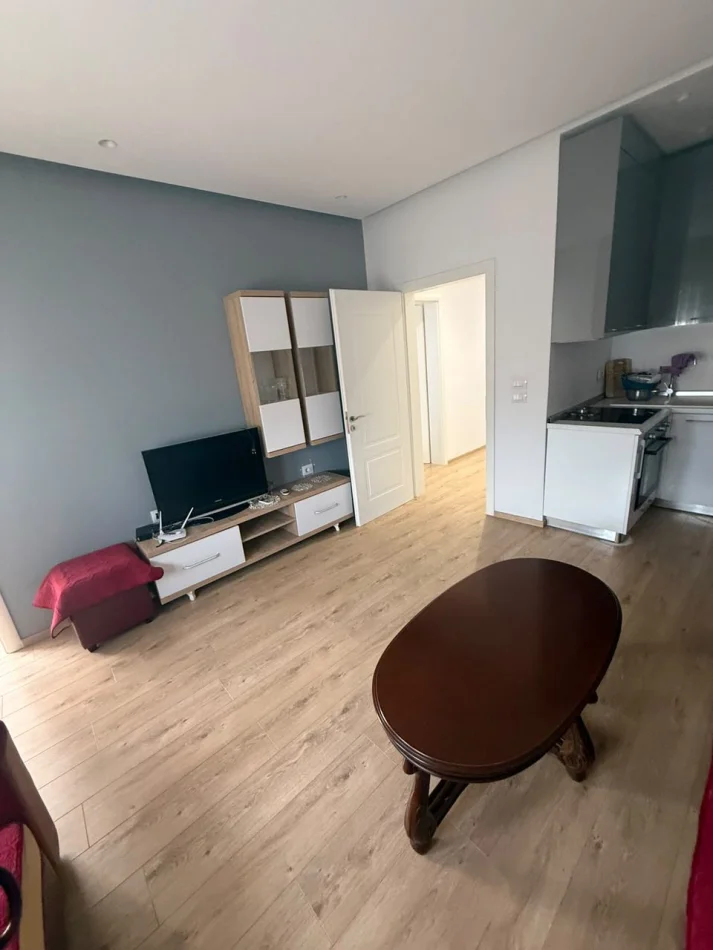 Tirane, jepet me qera apartament 1+1 Kati 3, 65 m² 480 € (Rruga Don Bosko)