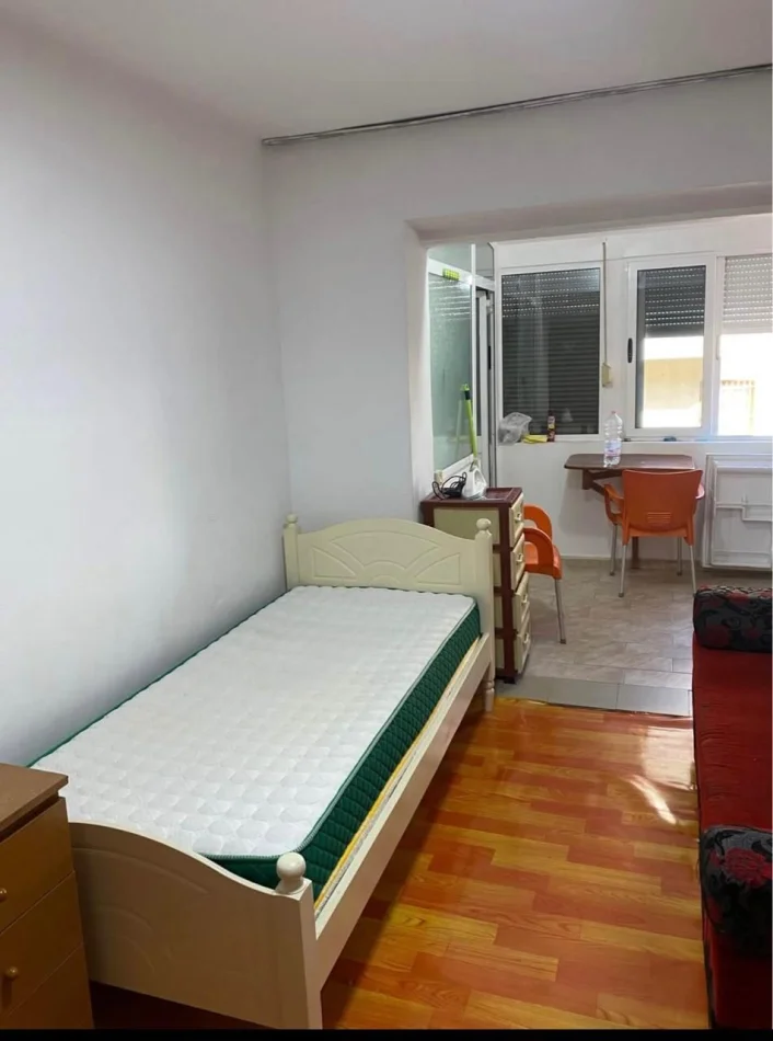 Tirane, jepet me qera apartament 1+1 Kati 3, 50 m² 320 € (Avni Rustemi Square)