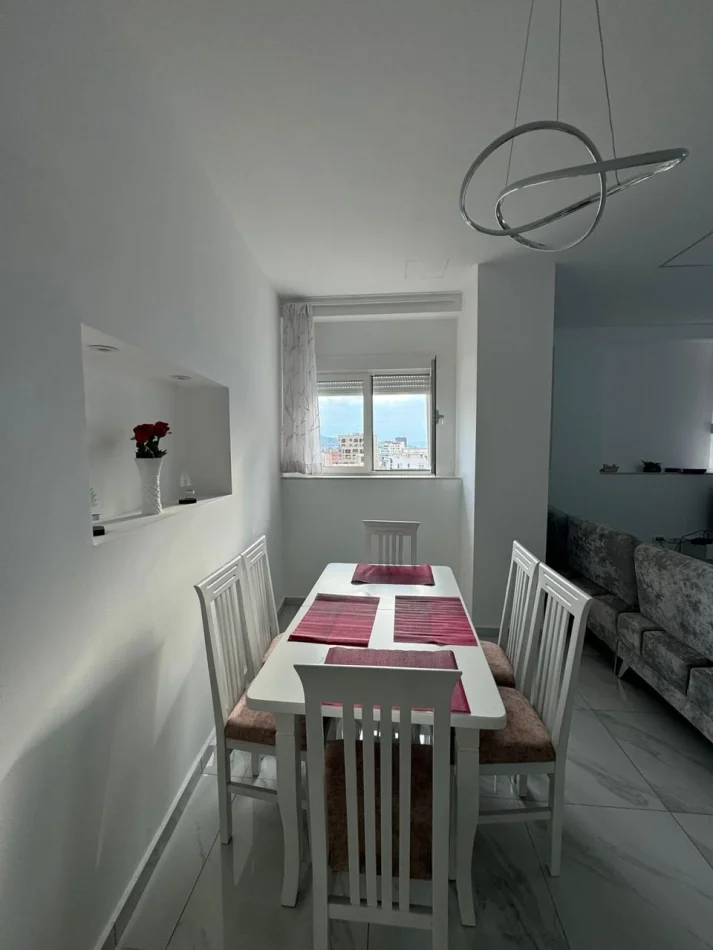 Tirane, jepet me qera apartament 1+1 Kati 9, 90 m² 800 € (Rruga Siri Kodra)