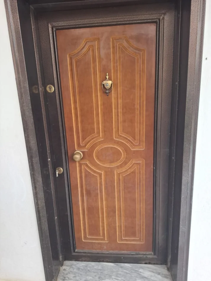 Tirane, jepet me qera apartament 1+1 Kati 1, 80 m² 250 € (Rruga Siri Kodra)