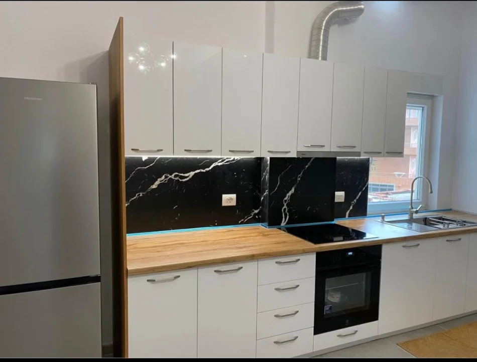 Tirane, jepet me qera apartament 2+1 Kati 3, 90 m² 500 € (Farkë)