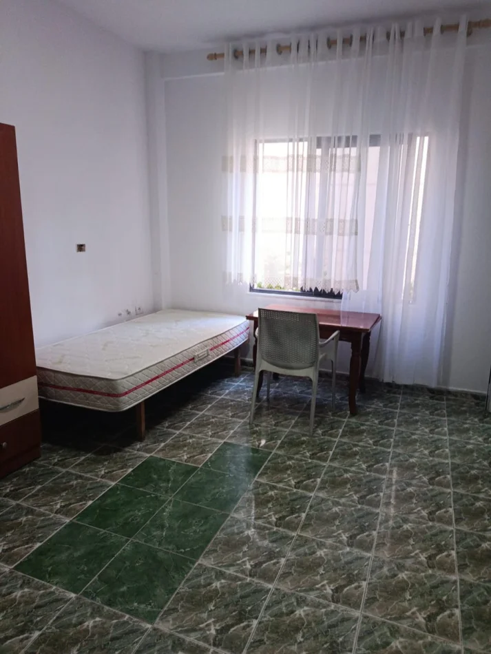 Tirane, jepet me qera apartament 2+1 Kati 1, 60 m² 300 € (Qendra Shëndetësore Qytet Studenti)