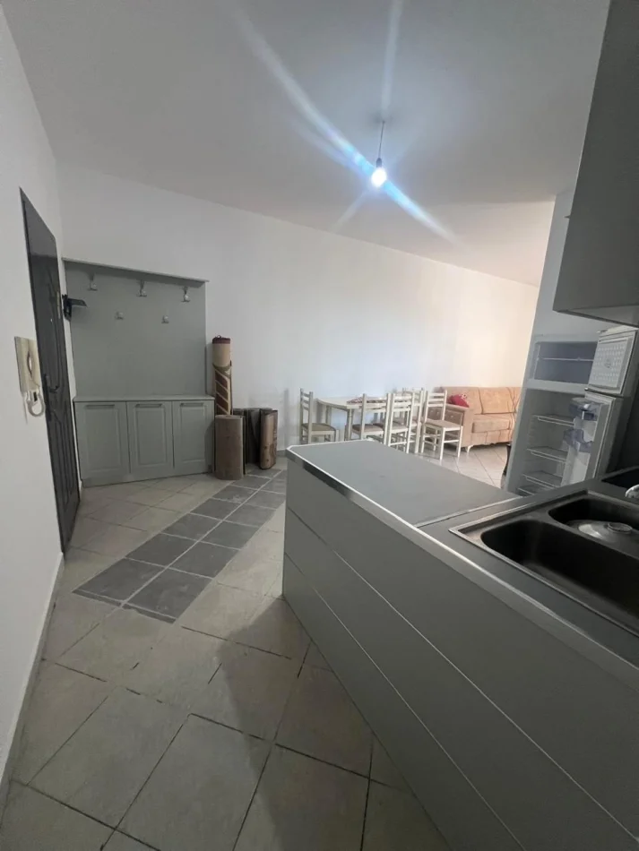 Tirane, jepet me qera apartament 2+1 Kati 2, 93 m² 400 € (Kombinat)