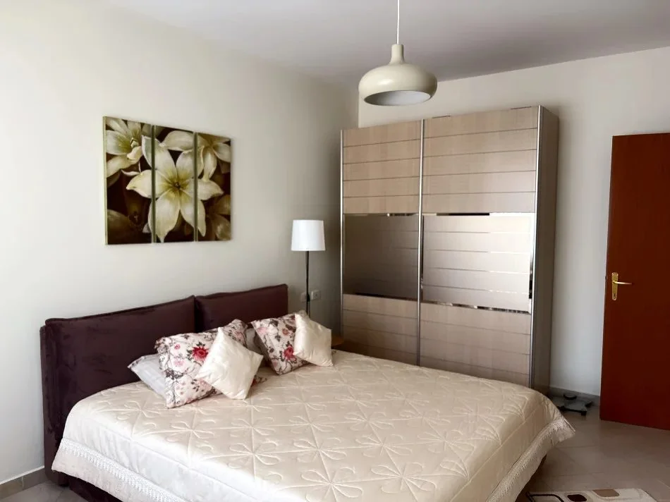 Tirane, jepet me qera apartament 1+1 Kati 3, 70 m² 750 € (Kristal Center)