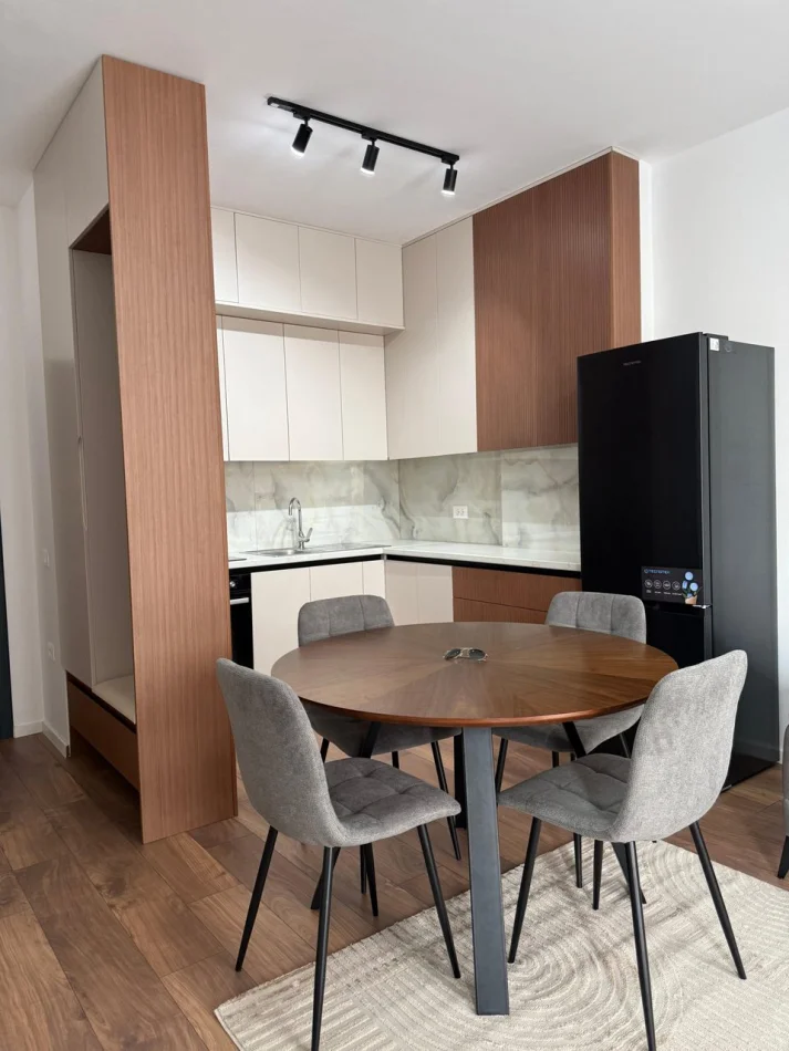 Tirane, jepet me qera apartament 1+1 Kati 3, 65 m² 500 € (Paskuqan)