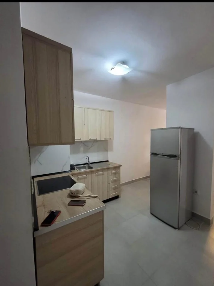 Tirane, jepet me qera apartament 2+1 Kati 3, 110 m² 450 € (Rruga 5 Maji)