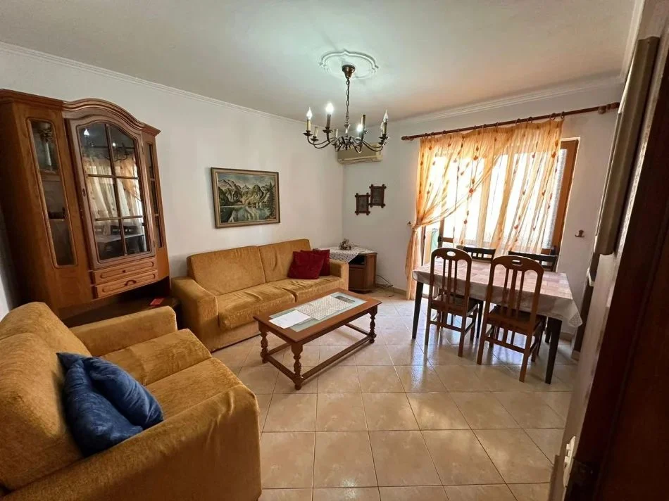 Tirane, jepet me qera apartament 2+1 Kati 4, 90 m² 450 € (Porcelani)