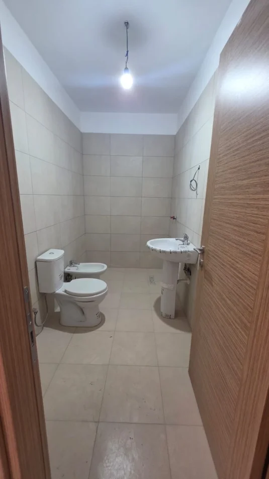 Tirane, jepet me qera apartament 2+1 Kati 2, 100 m² 500 € (Zgara 5 Maj)