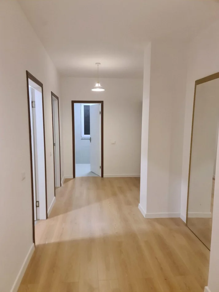 Tirane, jepet me qera apartament 2+1 Kati 9, 106 m² 580 € (Astir)