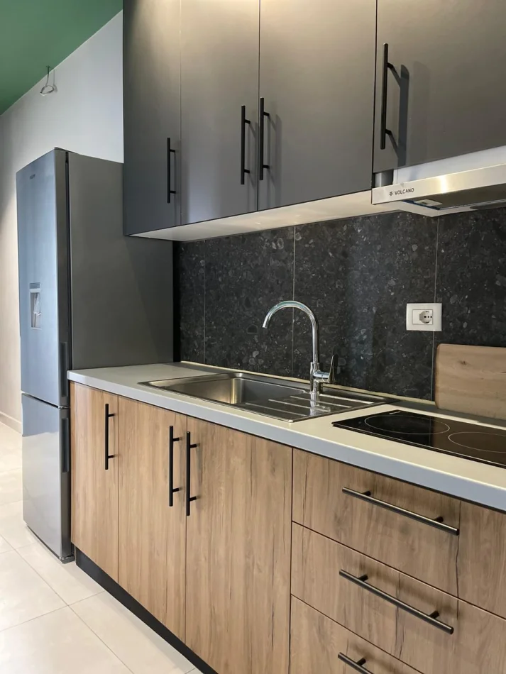 Tirane, jepet me qera apartament 1+1 Kati 1, 65 m² 500 € (Spitali Amerikan 2)