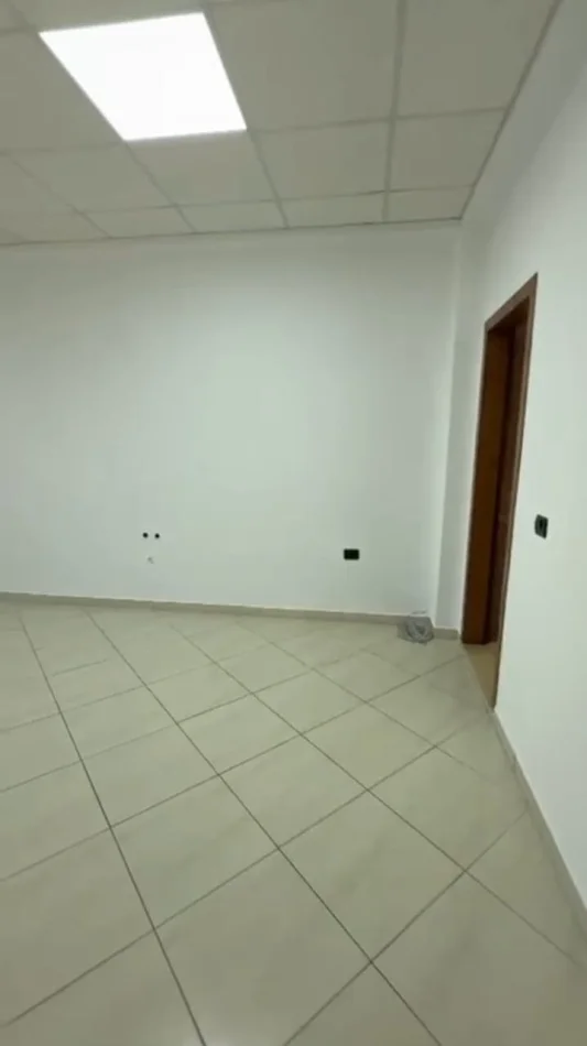Tirane, jepet me qera ambjent biznesi Kati 1, 131 m² 1500 € (Rruga Dritan Hoxha)