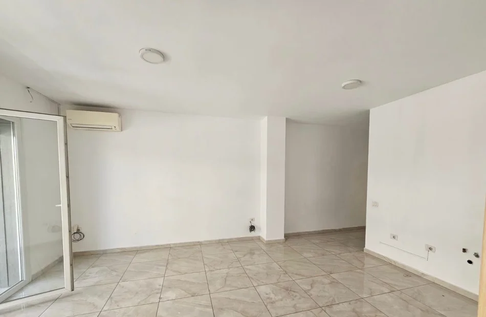 Tirane, jepet me qera apartament 1+1 Kati 4, 60 m² 550 € (Zogu i Zi)