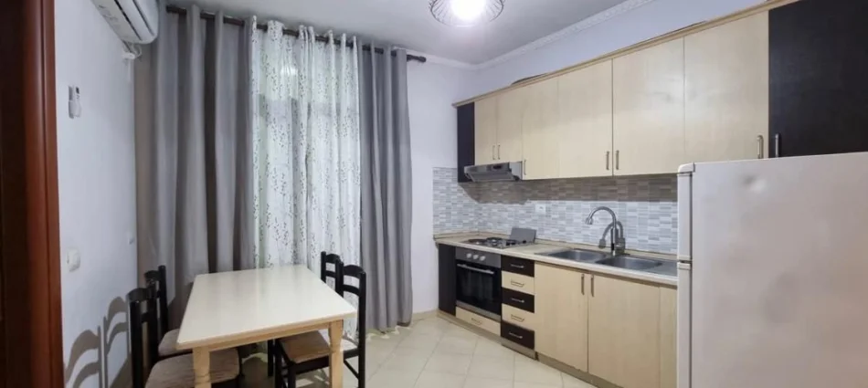 Tirane, jepet me qera apartament 1+1 Kati 3, 70 m² 420 € (Vila L)