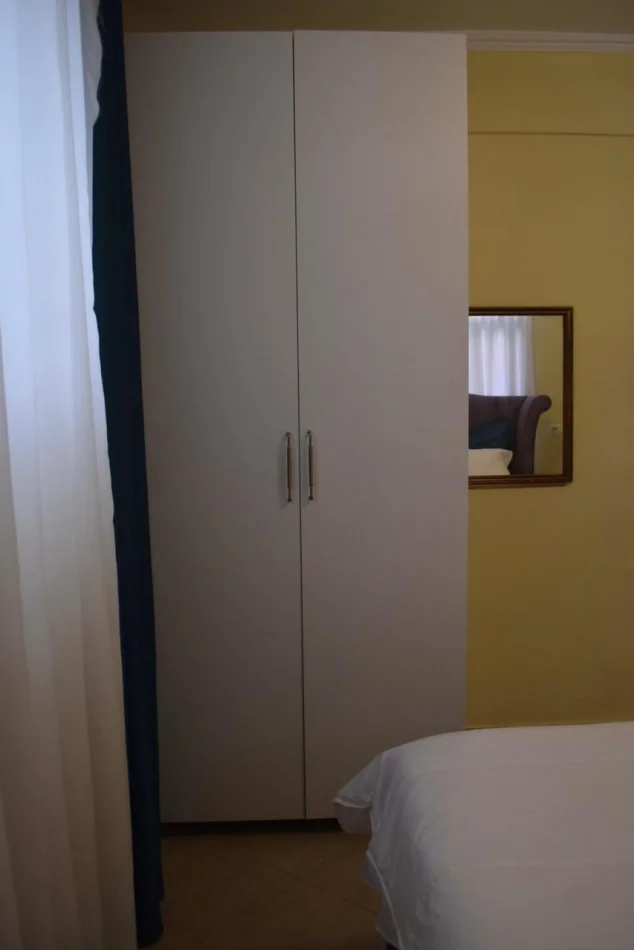 Tirane, jepet me qera apartament 1+1 Kati 1, 50 m² 500 € (Pazari i Ri)