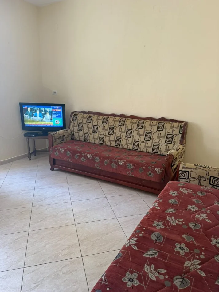 Tirane, jepet me qera ambjent biznesi Kati 1, 59 m² 400 € (Laprakë)