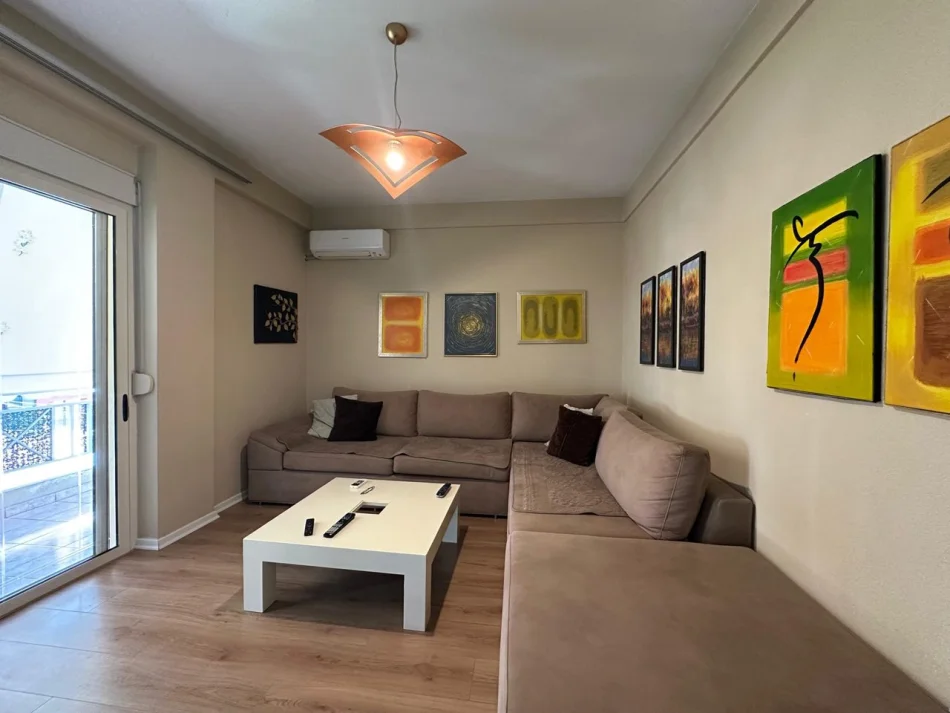 Tirane, jepet me qera apartament 2+1 Kati 4, 89 m² 700 € (Komuna e Parisit)