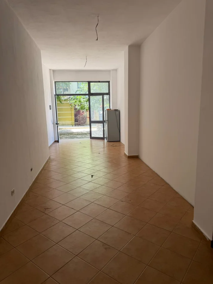 Tirane, jepet me qera ambjent biznesi Kati 1, 68 m² 1100 € (Shkolla e Bashkuar)