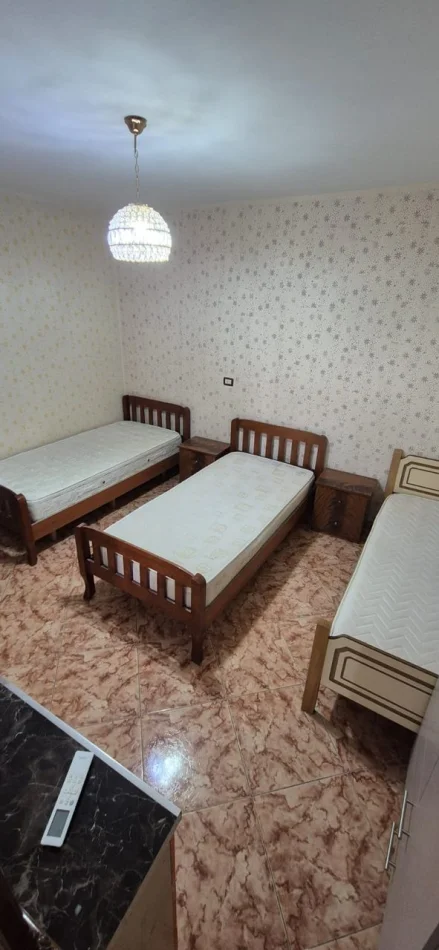 Tirane, jepet me qera apartament 1+1 Kati 1, 70 m² 400 € (Spitali Amerikan 2)