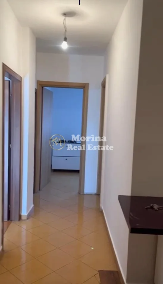 Tirane, jepet me qera apartament 2+1 Kati 3, 100 m² 400 € (Laprake)