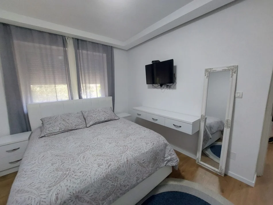 Tirane, jepet me qera apartament 1+1 Kati 2, 30 m² 350 € (QSUT)