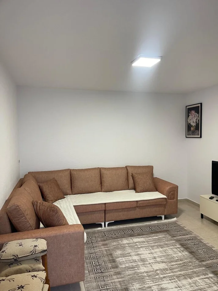 Tirane, jepet me qera apartament 1+1 Kati 1, 60 m² 350 € (Ali Demi)