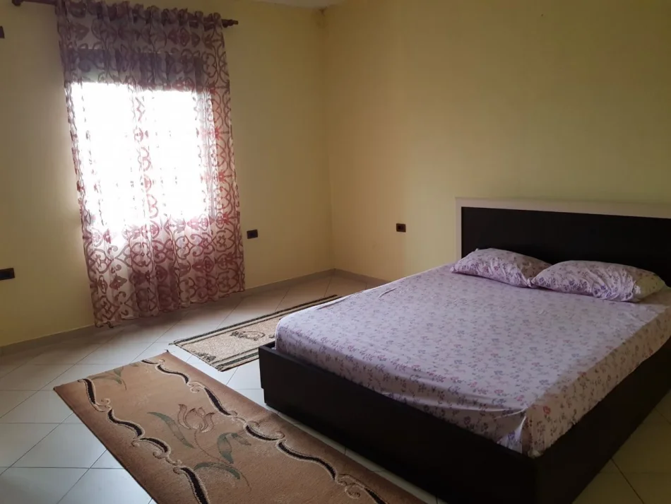 Tirane, jepet me qera apartament 1+1 Kati 2, 70 m² 300 € (Sauk)