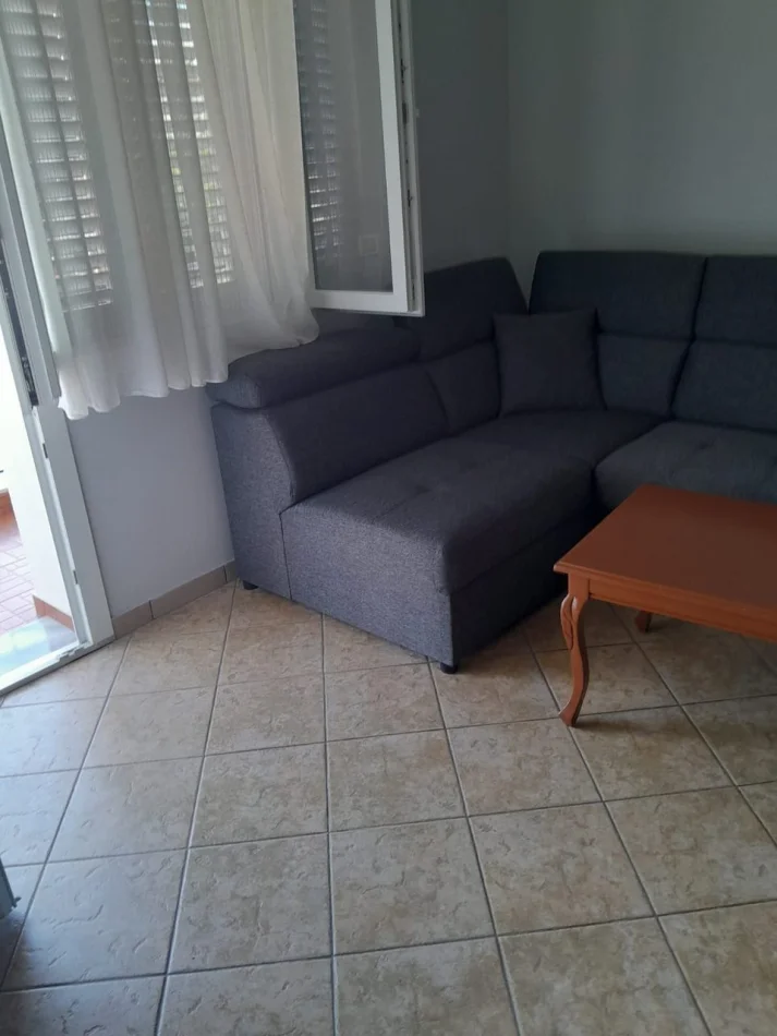 Tirane, jepet me qera apartament 1+1 Kati 2, 55 m² 350 € (Rruga Jordan Misja)