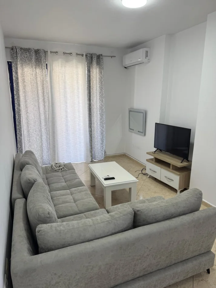Tirane, jepet me qera apartament 1+1 Kati 3, 65 m² 550 € (Rruga e Elbasanit)
