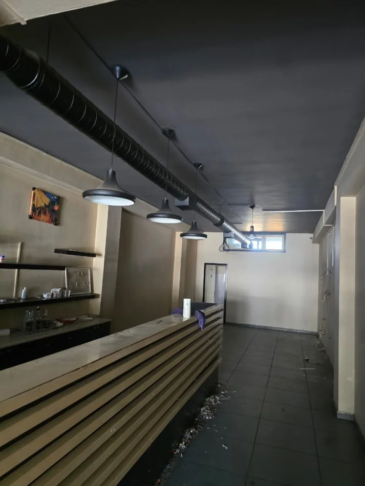 Tirane, jepet me qera ambjent biznesi Kati 0, 92 m² 1.000 € (Rruga Kastriotët)