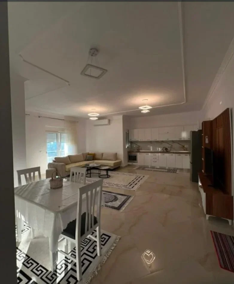 Tirane, jepet me qera apartament 2+1 Kati 2, 120 m² 500 € (Zona e Senatoriumit)