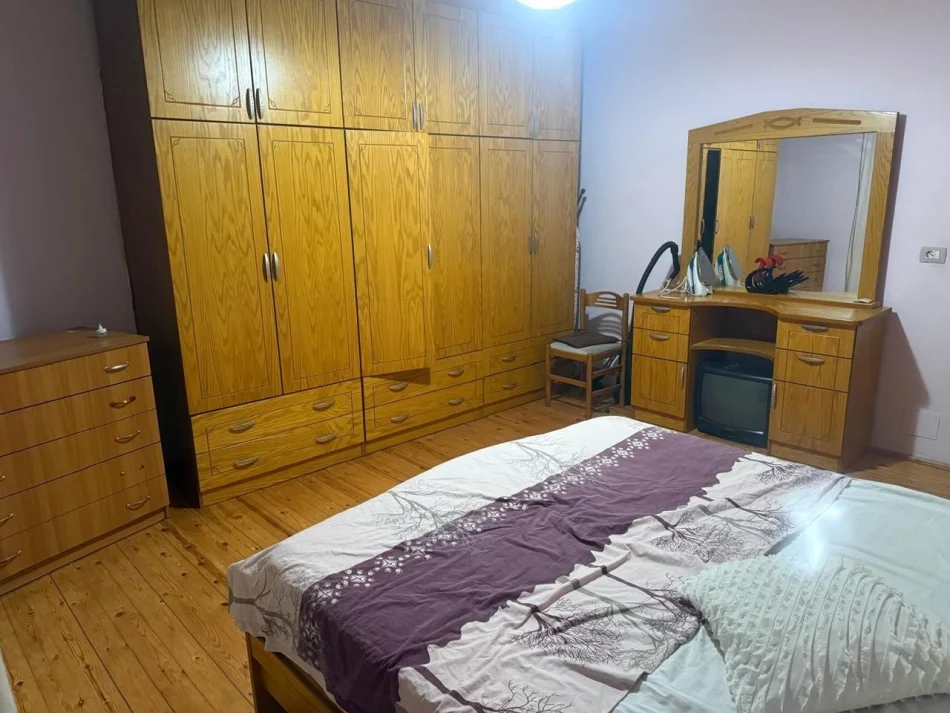 Tirane, jepet me qera apartament 2+1 Kati 2, 80 m² 600 € (21 Dhjetori)