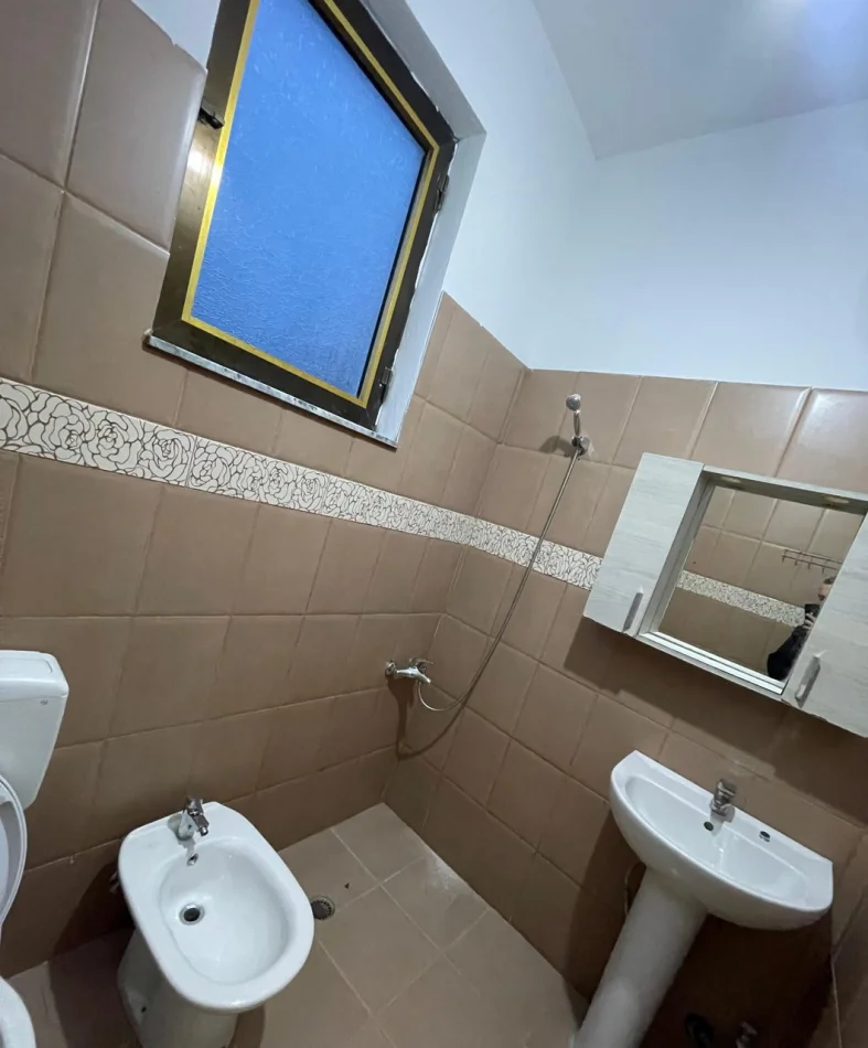 Tirane, jepet me qera apartament 1+1 Kati 1, 50 m² 350 € (Turkish Embassy)