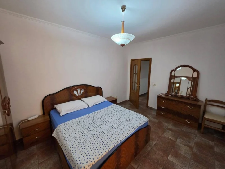 Tirane, jepet me qera apartament 2+1 Kati 8, 100 m² 600 € (Selvia)
