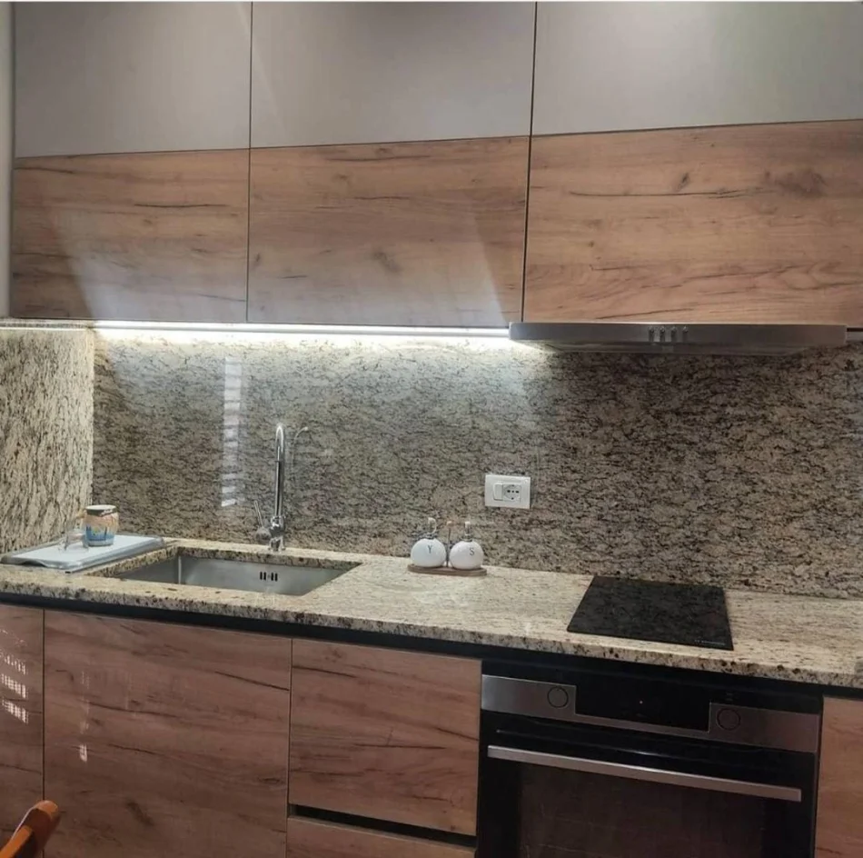 Tirane, jepet me qera apartament 2+1 Kati 3, 80 m² 500 € (Rruga 5 Maji)