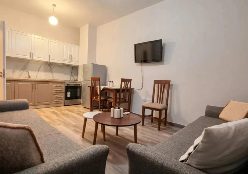 Tirane, jepet me qera apartament 1+1 Kati 4, 70 m² 500 € (Fusha Aviacionit)