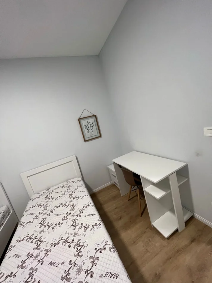 Tirane, jepet me qera apartament 2+1 Kati 3, 110 m² 700 € (Laprakë)