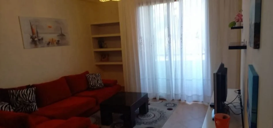 Tirane, jepet me qera apartament 2+1 Kati 1, 120 m² 500 € (Bulevardi I Ri)
