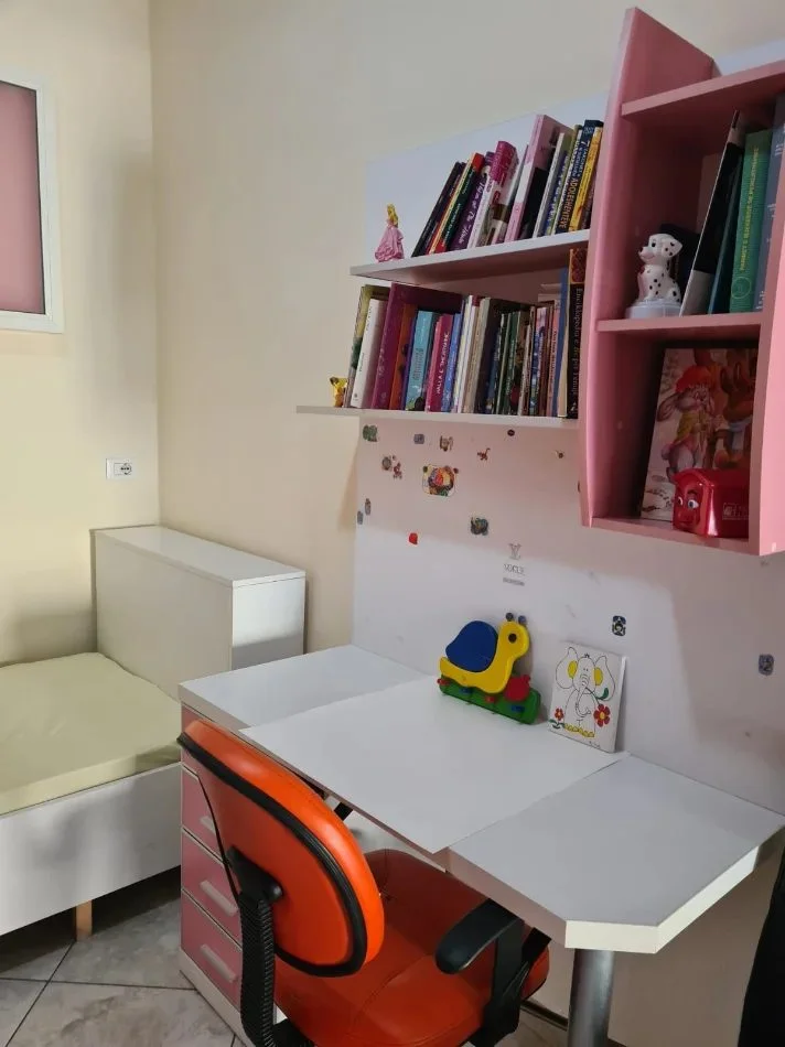 Tirane, jepet me qera apartament 2+1 Kati 2, 70 m² 700 € (Liqeni i Thatë)