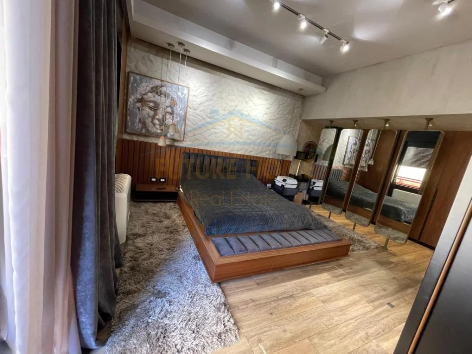 jepet me qera apartament duplex 3+1+Aneks+Ballkon Kati 3, 210 m² 1.900 € (Liqeni thate)