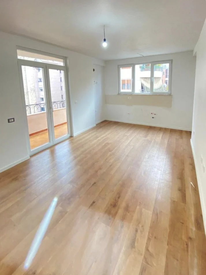 Tirane, shitet apartament 1+1 Kati 5, 60 m² 160.000 € (Rruga e Kosovareve)