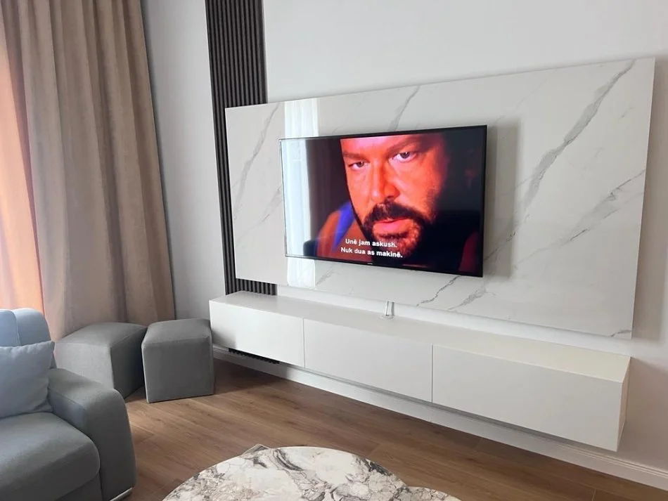 Tirane, jepet me qera apartament 2+1+Ballkon Kati 5, 90 m² 450 € (Restorant Fresku)