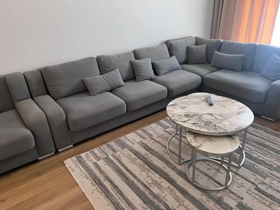 Tirane, jepet me qera apartament 2+1+Ballkon Kati 5, 90 m² 450 € (Restorant Fresku)
