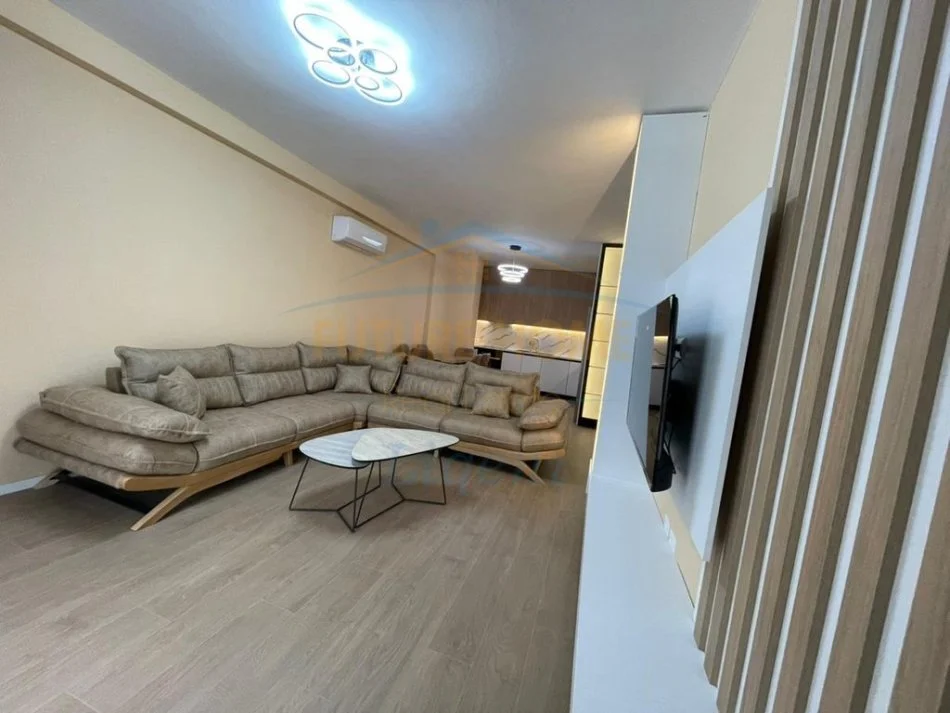 Tirane, jepet me qera apartament 2+1+Ballkon Kati 1, 117 m² 1.300 € (Liqeni Thate)
