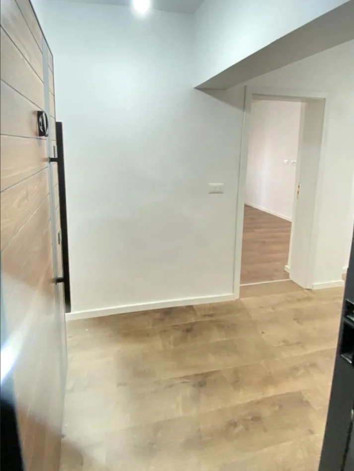 Tirane, shitet apartament 1+1 Kati 5, 60 m² 160.000 € (Rruga e Kosovareve)