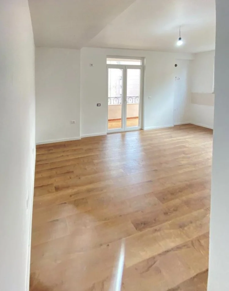 Tirane, shitet apartament 1+1 Kati 5, 60 m² 160.000 € (Rruga e Kosovareve)