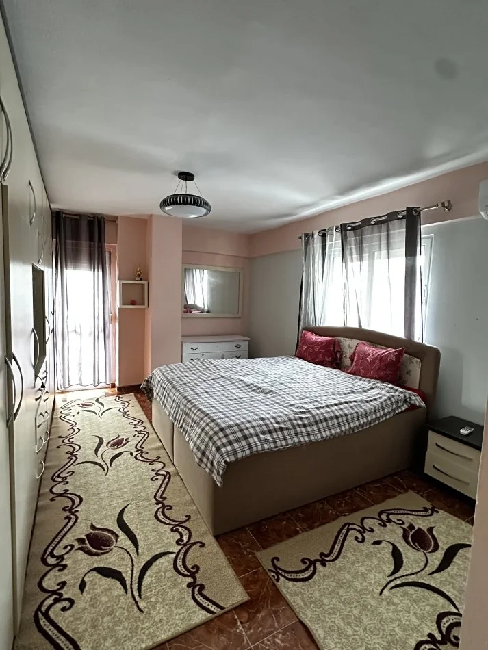 Tirane, jepet me qera apartament 2+1+Ballkon Kati 8, 107 m² 500 € (Rruga Dritan Hoxha)