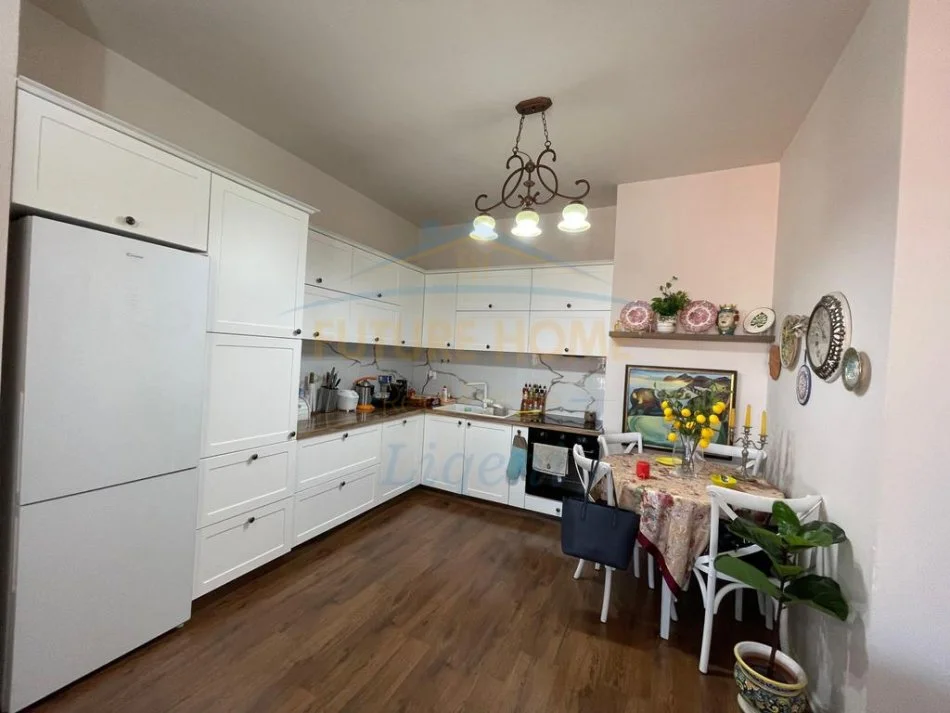 Tirane, jepet me qera 1+1 Kati 6, 76 m² 800 € 