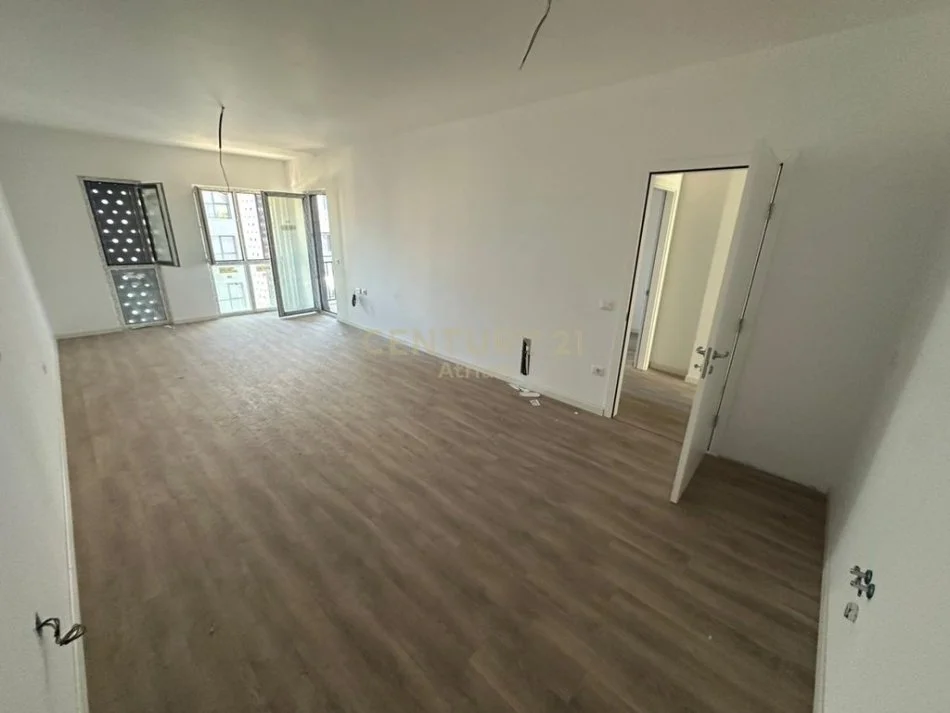 Tirane, shes apartament 1+1 Kati 1, 81 m² 185.000 € (Emerald Centre)