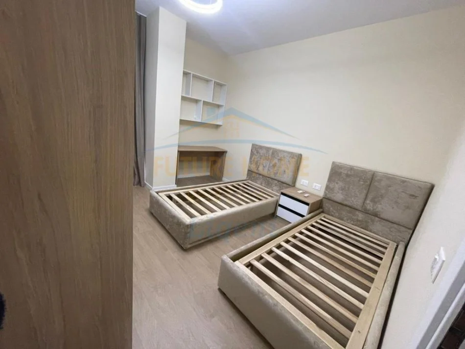 Tirane, jepet me qera apartament 2+1+Ballkon Kati 1, 117 m² 1.300 € (Liqeni Thate)