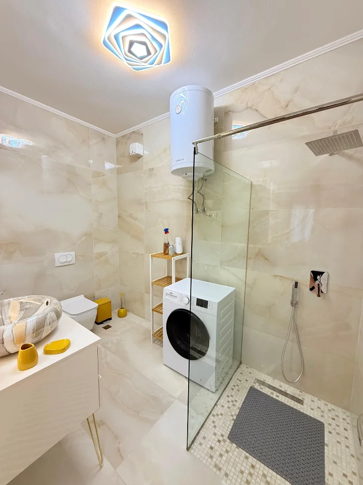 Shqiperi, jepet me qera apartament 2+1 Kati 3, 90 m² 1.200 € (Rruga e kosovareve)